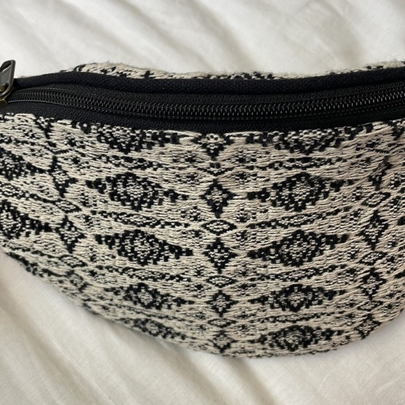 Black and white tapestry Boho fanny pack, belt bag or cross body bag - Picture 4 of 8